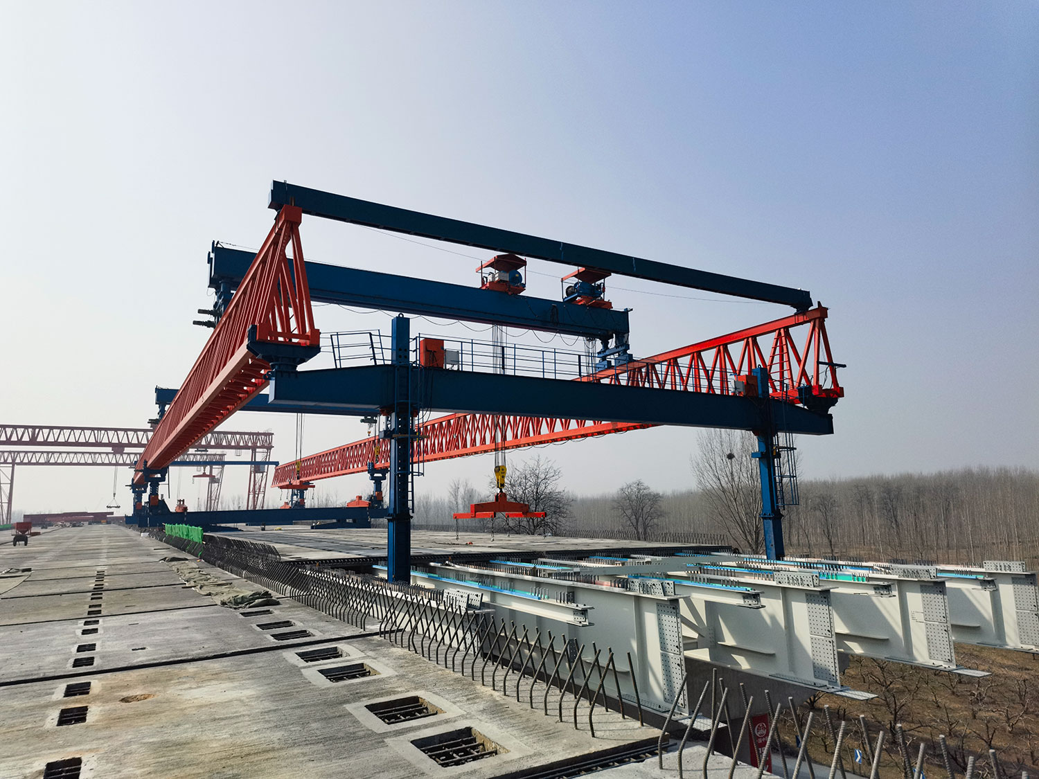 中鐵四局安羅高速黃河大橋3標(biāo)50/350架橋機(jī)
