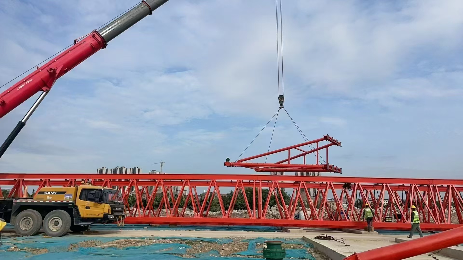助力中鐵十二局廣深改擴建穗莞段！！M G80t50m大跨度提梁機順利吊裝